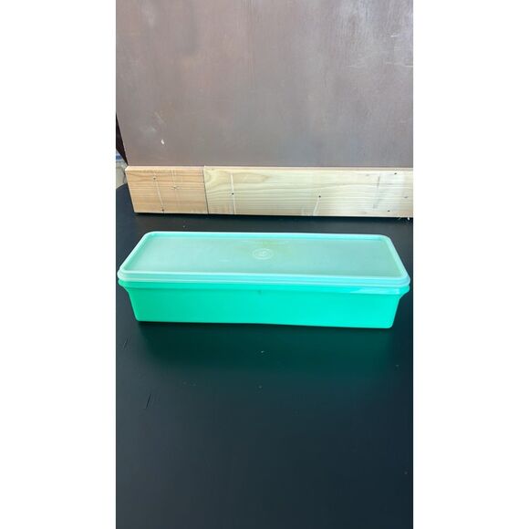 Vintage Tupperware Green Vegetable Salad Keeper Container  Celery 2 piece - Picture 1 of 4